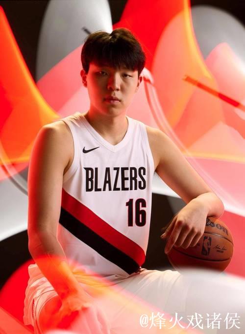 杨瀚森爆发砍下18分10板4助,开拓者紧急召回 杨瀚森爆发砍下18分10板4助,开拓者紧急召回